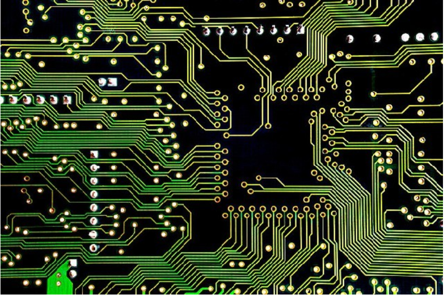 自己設計 PCB 電路板，需要學習哪些科目？